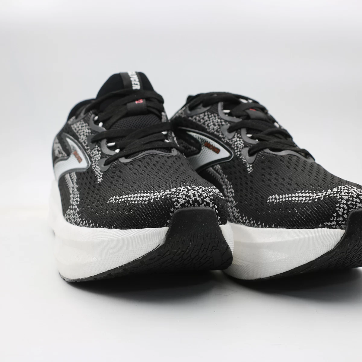 کتانی بروکس مشکی Brooks Black