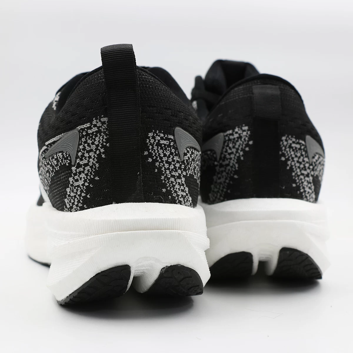 کتانی بروکس مشکی Brooks Black