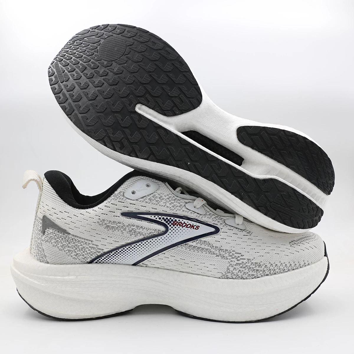کتانی بروکس سفید Brooks White