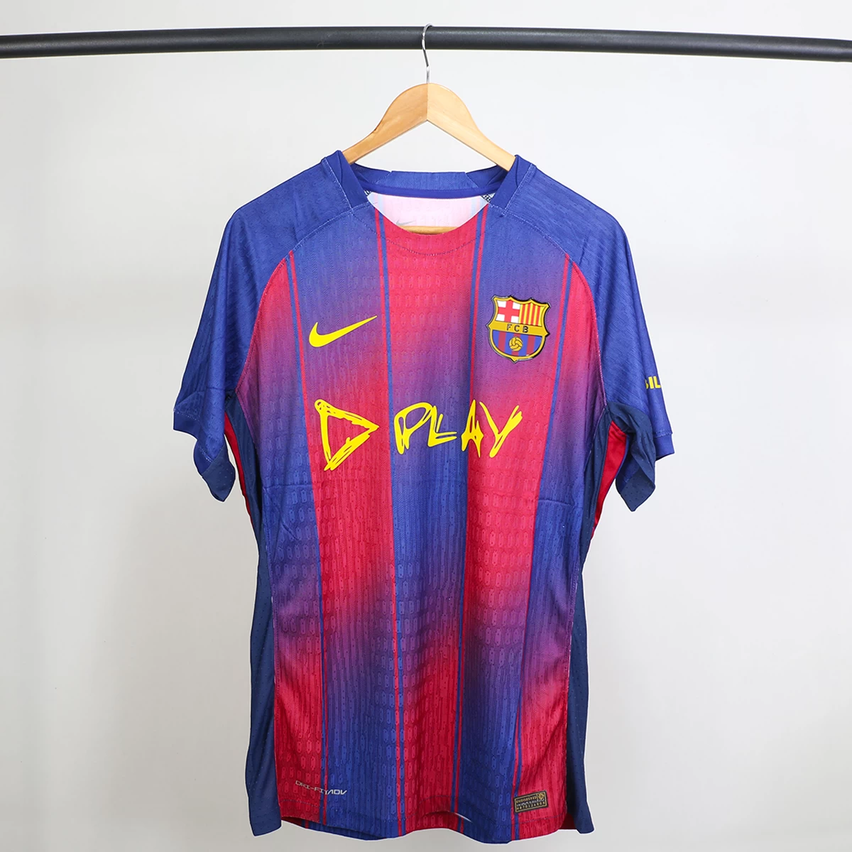 لباس بارسلونا ویژه الکلاسیکو پلیری Barcelona Play Elclasico 2025-2026
