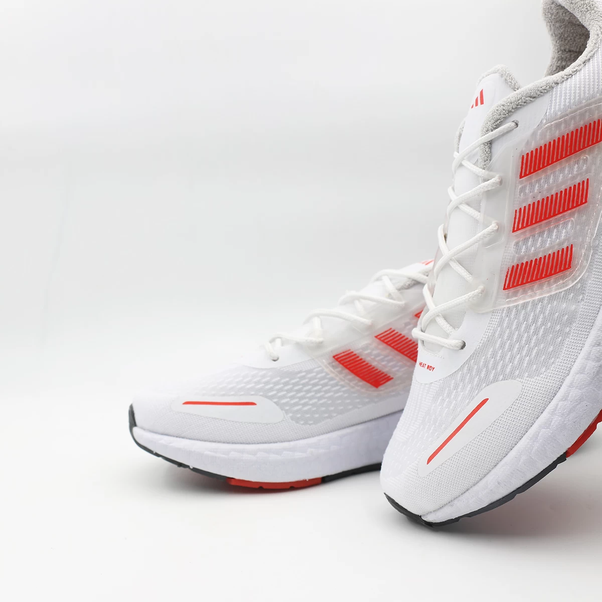 کتانی آدیداس اولترا بوست سفید قرمز Adidas Ultra Boost White